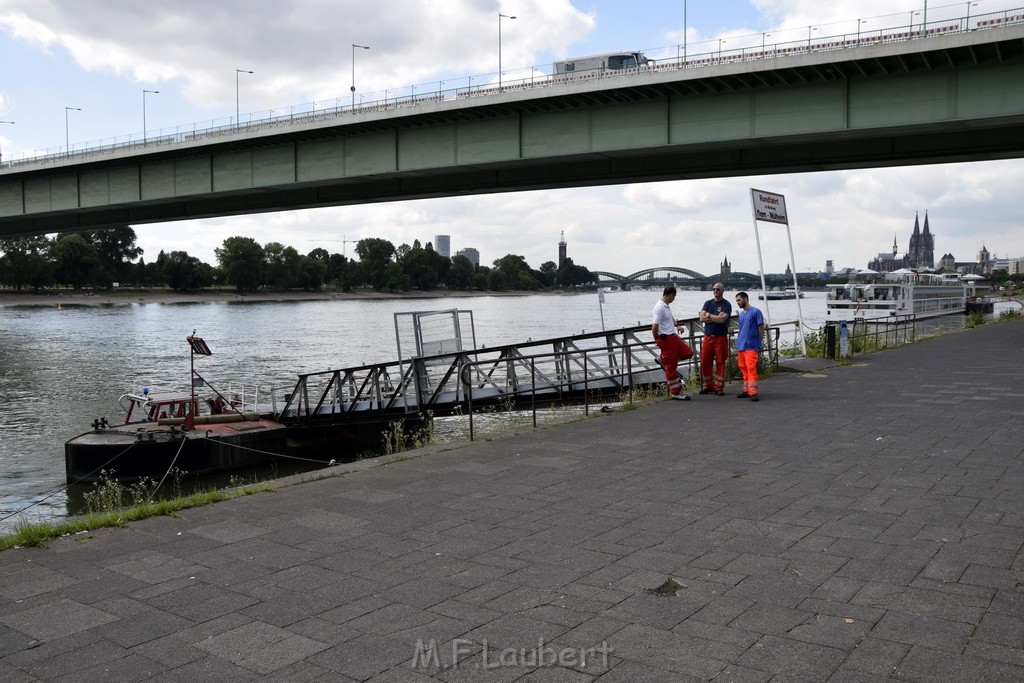 Uebung BF Taucher und Presse Koeln Zoobruecke Rhein P113.JPG - Miklos Laubert